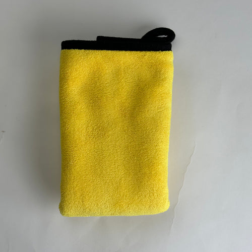 Garado Turbo Wipe 600 GSM Microfiber Cloth for Car & Bike Care (20 × 40 cm)