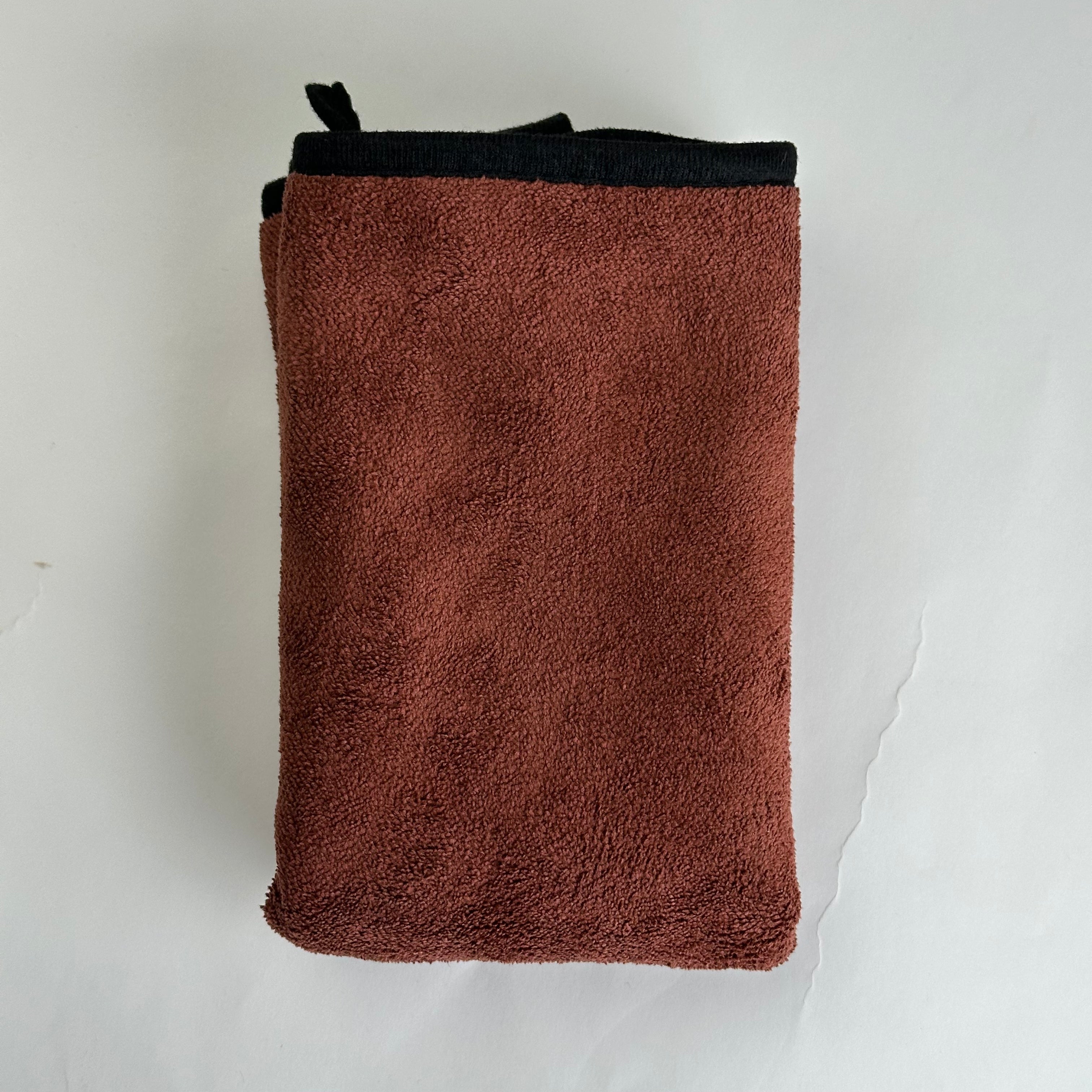 Garado Turbo Wipe 600 GSM Microfiber Cloth for Car & Bike Care (20 × 40 cm)